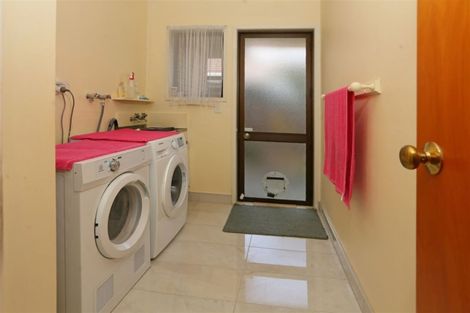 Photo of property in 2/104 Rathgar Road, Henderson, Auckland, 0610