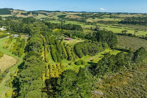 Photo of property in 882 South Head Road, South Head, Helensville, 0874