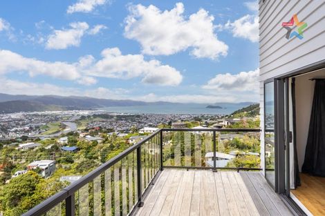 Photo of property in 8 Poto Road, Normandale, Lower Hutt, 5010