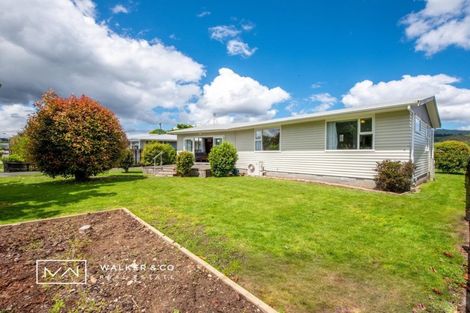 Photo of property in 16 Kentucky Street, Totara Park, Upper Hutt, 5018