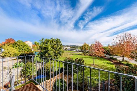 Photo of property in Tuscany Way, 21/3 Ambrico Place, New Lynn, Auckland, 0600