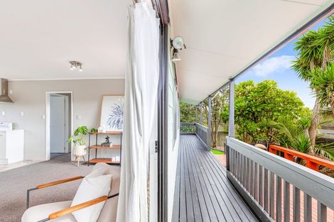 Photo of property in 2/91a Beach Road, Te Atatu Peninsula, Auckland, 0610