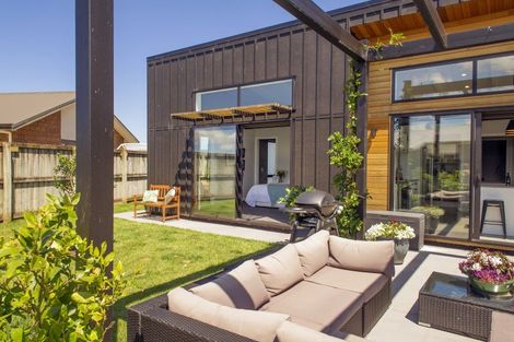 Photo of property in 2 Romeo Place, Whitianga, 3510