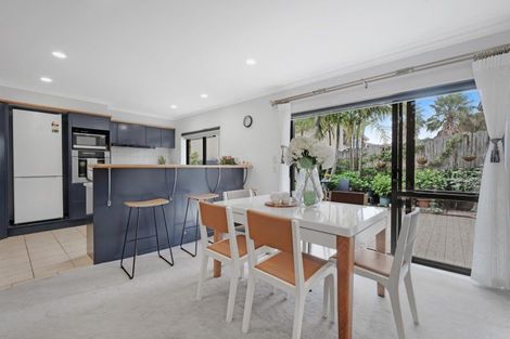 Photo of property in 9 Canonbie Place, East Tamaki Heights, Auckland, 2016