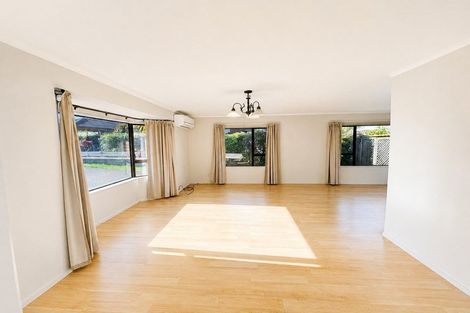 Photo of property in 3 Kadina Place, Botany Downs, Auckland, 2010
