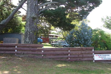 Photo of property in 327 Wairau Road, Totara Vale, Auckland, 0627