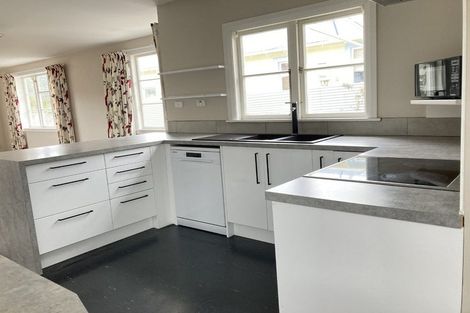 Photo of property in 146 Waikawa Road, Picton, 7220