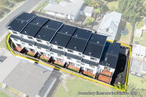 Photo of property in 2/18 Sylvan Crescent, Te Atatu South, Auckland, 0610