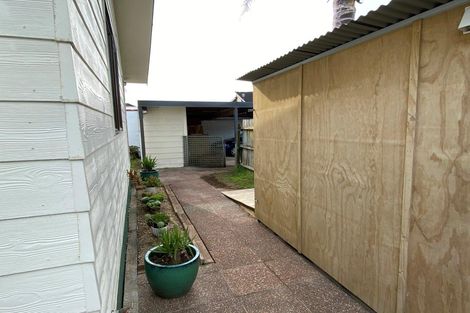 Photo of property in 12a Tamaki Bay Drive, Pakuranga, Auckland, 2010