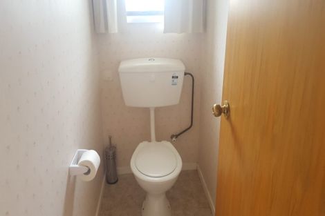 Photo of property in 2/40 Hillcrest Avenue, Hillcrest, Auckland, 0627