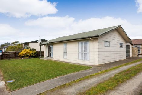 Photo of property in 15 Leander Place, Milson, Palmerston North, 4414