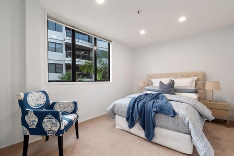 Photo of property in 2d/5 The Promenade, Takapuna, Auckland, 0622