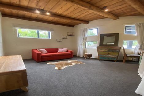 Photo of property in 9 Laingrange Place, Laingholm, Auckland, 0604