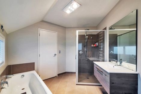 Photo of property in 12 Corsica Way, Karaka, Papakura, 2113