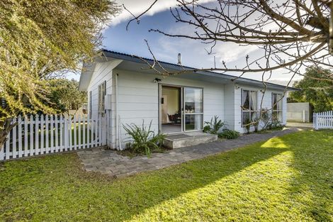 Photo of property in 6 Burton Crescent, Flaxmere, Hastings, 4120