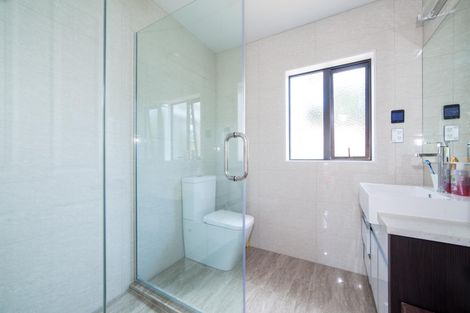 Photo of property in 3b De Val Drive, Titirangi, Auckland, 0604