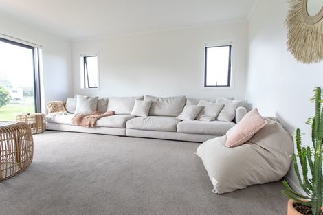 Photo of property in 60 Racecourse Road, Whitianga, 3510