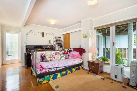 Photo of property in 90a Matipo Road, Mairangi Bay, Auckland, 0630