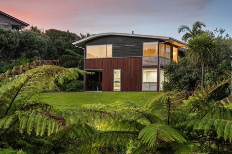 Photo of property in 107 Russell Bruce Place, Onemana, Whangamata, 3691