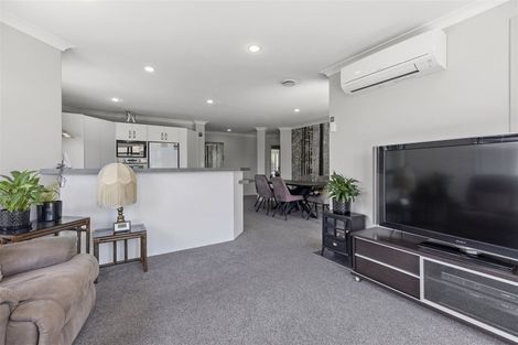 Photo of property in 30 Seabreeze Place, Papamoa Beach, Papamoa, 3118