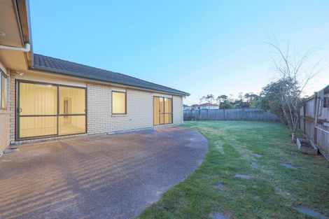 Photo of property in 9 Ballintra Close, Pinehill, Auckland, 0632