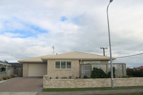 Photo of property in 2 Brookfield Place, Paraparaumu, 5032
