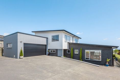 Photo of property in 127 Endeavour Drive, Whitby, Porirua, 5024
