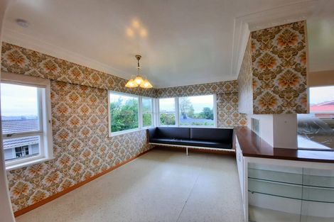 Photo of property in 27 The Crest, Sunnyhills, Auckland, 2010
