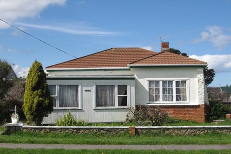 Photo of property in 18 Miro Street, Castlecliff, Whanganui, 4501