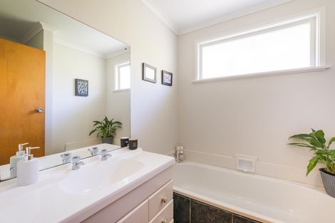 Photo of property in 104 Long Melford Road, Awapuni, Palmerston North, 4412