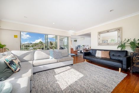 Photo of property in 30 Kiteroa Terrace, Rothesay Bay, Auckland, 0630