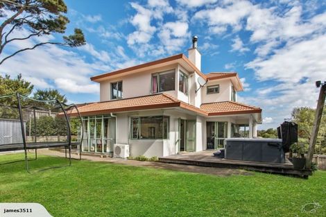 Photo of property in 17 Chedworth Drive, Glenfield, Auckland, 0629