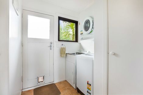 Photo of property in 19 Seaview Road, Cable Bay, 0420