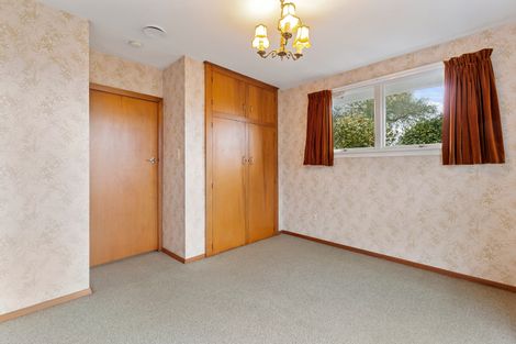 Photo of property in 2/43 Prestons Road, Redwood, Christchurch, 8051