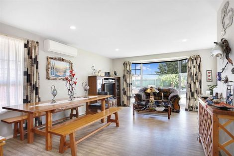 Photo of property in 5 Edron Place, Redwood, Christchurch, 8051