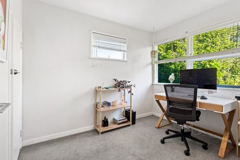 Photo of property in 43 La Rosa Street, Green Bay, Auckland, 0604