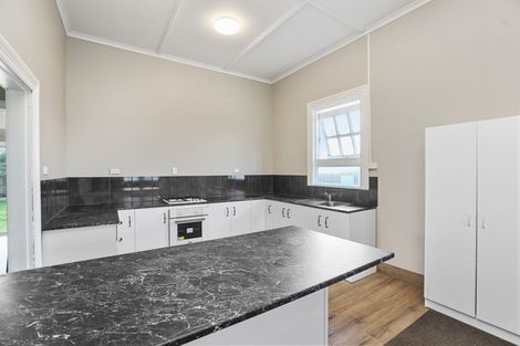 Photo of property in 75 Riemenschneider Street, Manaia, 4612