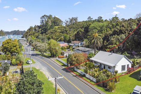 Photo of property in 31 Matauwhi Road, Russell, 0202