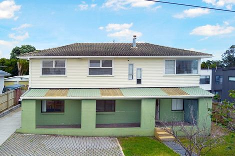 Photo of property in 102 Tirimoana Road, Te Atatu South, Auckland, 0602