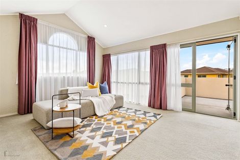 Photo of property in 10 Suncrest Drive, West Harbour, Auckland, 0618