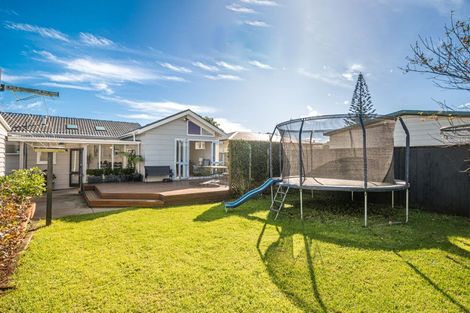 Photo of property in 10 Dalry Place, Mangere Bridge, Auckland, 2022