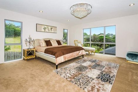 Photo of property in 8 Namsan Close, Fairview Heights, Auckland, 0632