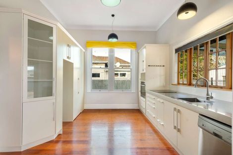 Photo of property in 11 Hurworth Place, College Estate, Whanganui, 4500