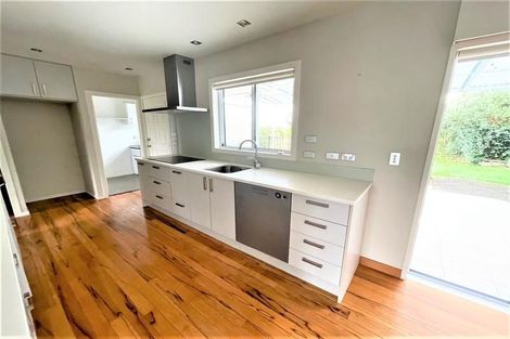 Photo of property in 17 Crompton Road, Massey, Auckland, 0614