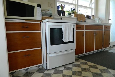 Photo of property in 3 Merritt Way, Newlands, Wellington, 6037