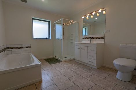 Photo of property in 67 Riverstone Drive, Riverstone Terraces, Upper Hutt, 5018