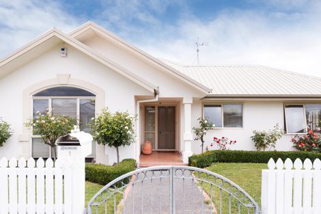 Photo of property in 1 Lancewood Lane, Roslyn, Palmerston North, 4414