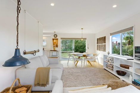 Photo of property in 3 Mavis Avenue, Waikawa Beach, Manakau, 5573