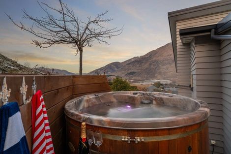 Photo of property in 3 Batsford Lane, Lower Shotover, Queenstown, 9371