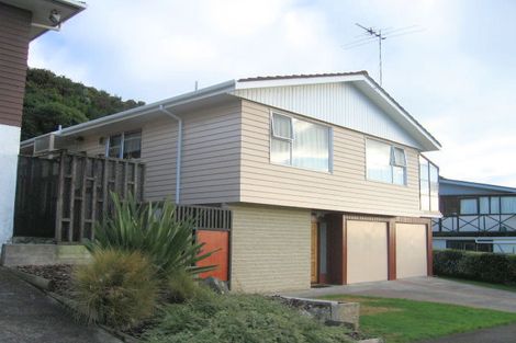 Photo of property in 18 Rembrandt Avenue, Tawa, Wellington, 5028